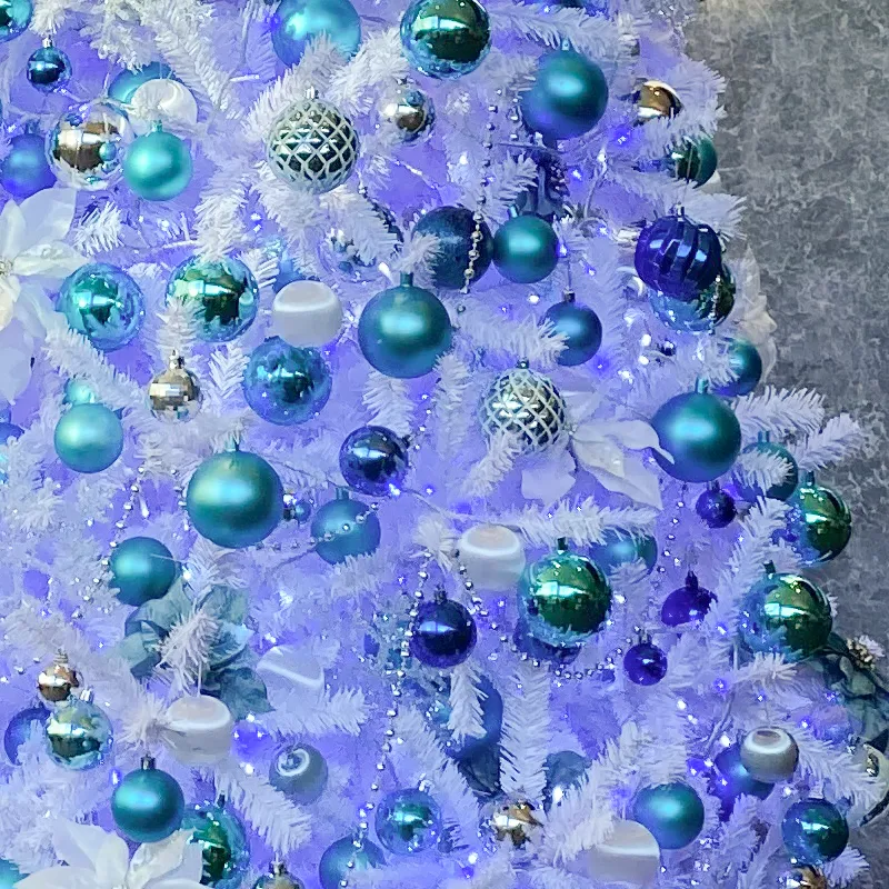 ブルーのクリスマスツリー装飾